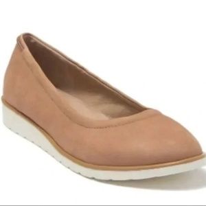 Eileen Fisher Honest Leather Flat Tumbled Wheat Nubuck 6M